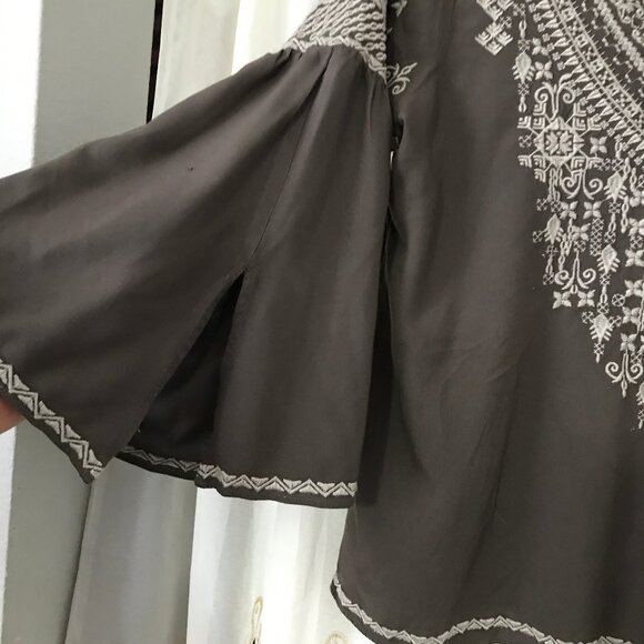 Boho Chelsea and Theodore Embroidered V-neck Top Small - Picture 4 of 12
